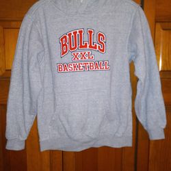 YOUTH LARGE 10/12 CHICAGO BULLS BASKETBALL HOODIE SWEATSHIRT 