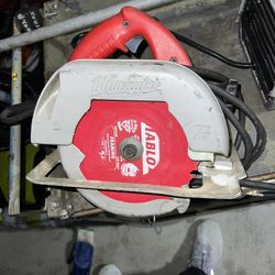Milwaukee Corded Saw 