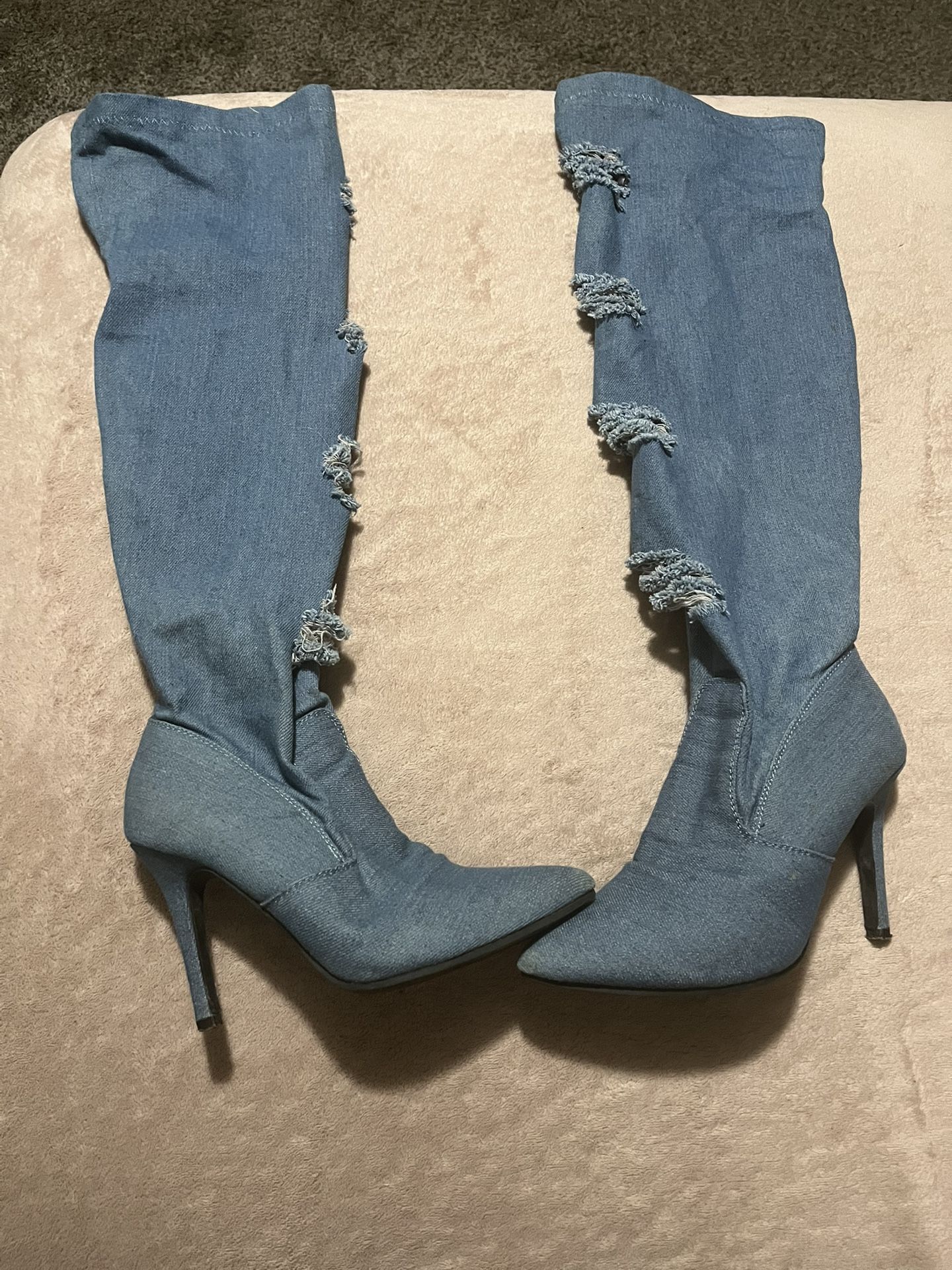 Women’s knee-high boots 