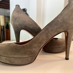 Gucci Suede Pumps