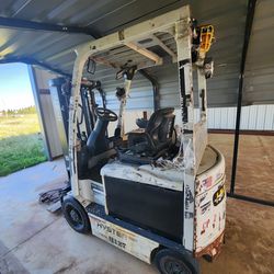 Hyster Forklift NEEDS BATTERY 