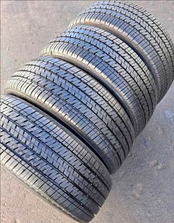 235 60 18 Bridgestone tires Con 80% de Vida Las 4