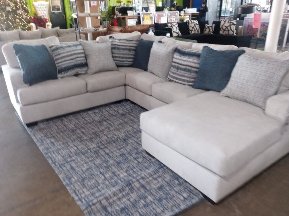 Very Nice Comfy Sectional ( Ask For Jose)