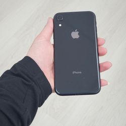 iPhone XR 6.1" (Unlocked) 64GB Heavy Used Black