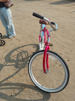 Schwinn Cruiser Bike Red and White