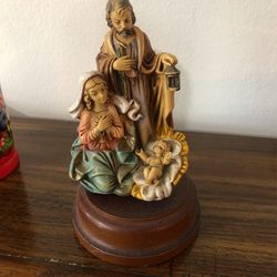 Saint Mary With baby Jesus Decorative Piece That turns And Makes Music 