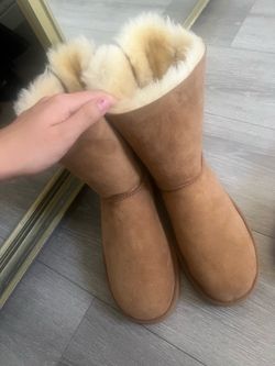 UGGS NEVER WORN