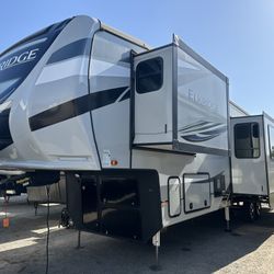 2021 Heartland Elkridge Fifth Wheel/ Rv/travel Trailer 