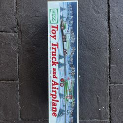 UN-OPENED 2002 Hess Truck+plane