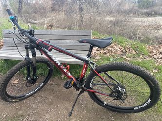 Specialized Rockhopper Expert Mountain Bike