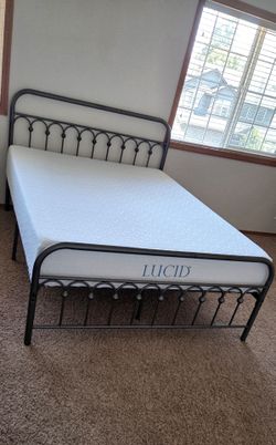 Newer Queen Eloise Arched Platform Bed Frame and Lucid 10" Gel Memory Foam Mattress