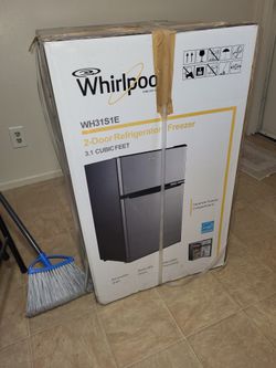 Whirlpool 2 Door Refrigerator/freezer