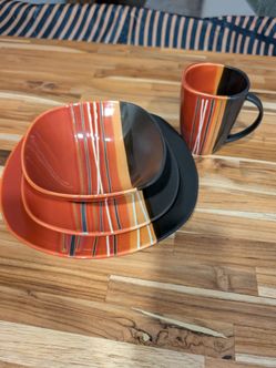 Dinnerware set