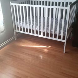 Baby crib Basically NEW 50$