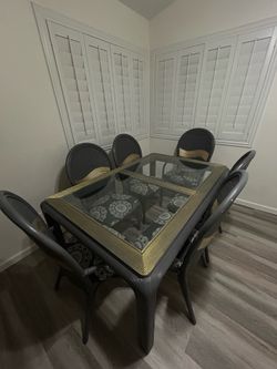 Dinning table ( missing seat screws )
