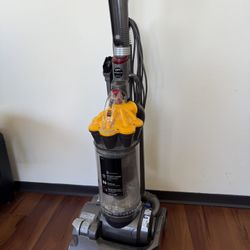 Dyson DC33 Multi-Floor Upright Bagless Powerful Vacuum Cleaner (Yellow)