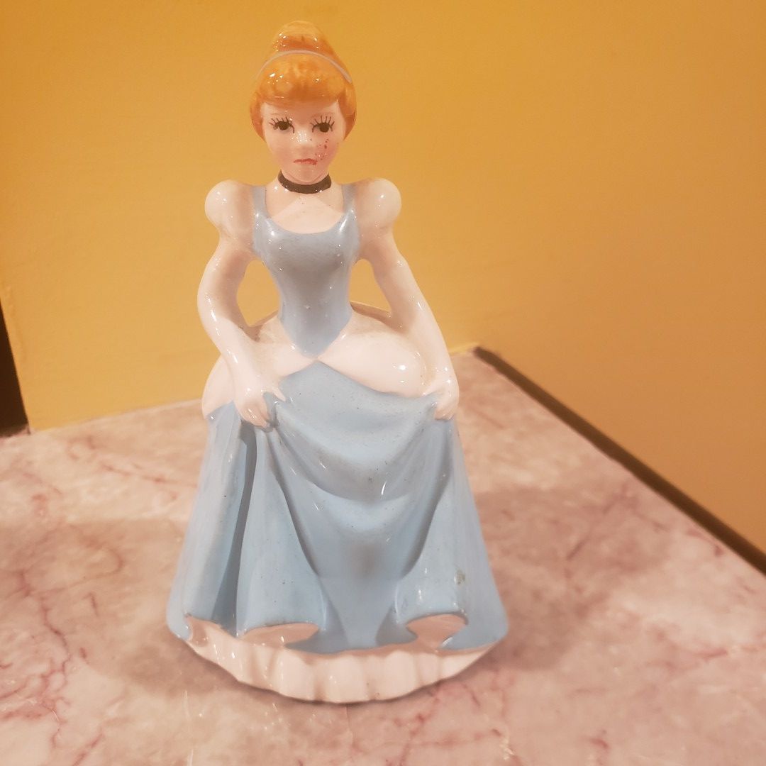 WALT DISNEY PRODUCTIONS CINDERELLA CERAMIC FIGURINE BLUE DRESS BROWN HAIR 5.5"