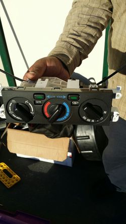 Climate control -2004 nissan pathfinder. Climate control.