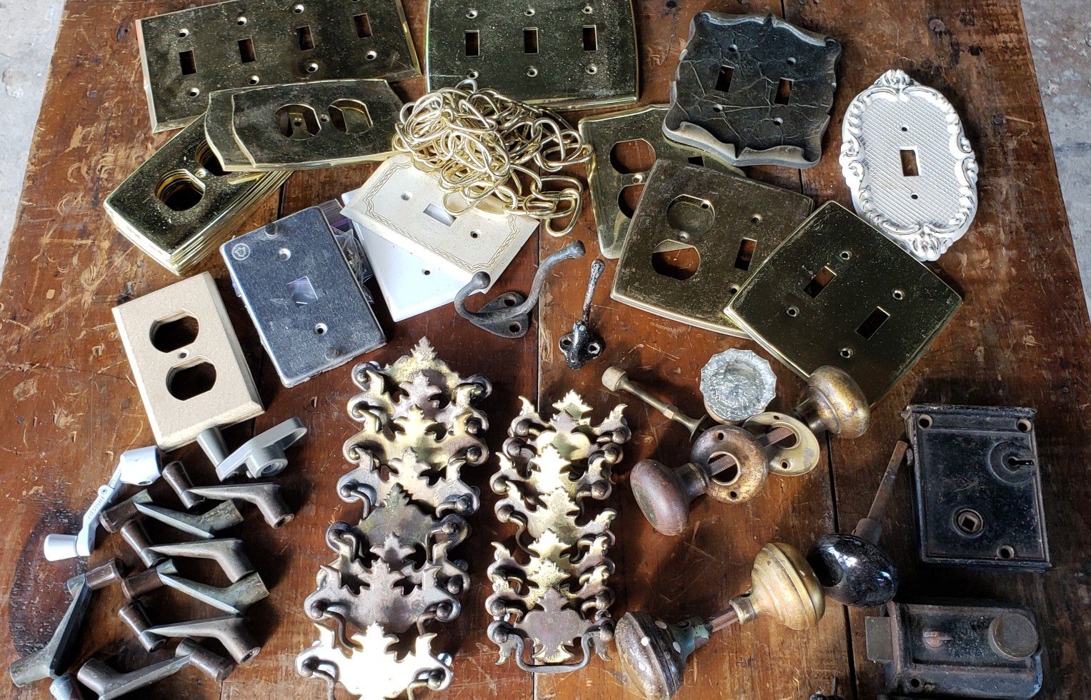 Assorted interior hardware (lot of 66)