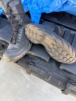 Okley Black Tactical Combat Boots vibran
