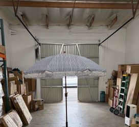 7.5ft Umbrella w/ Tassels and Tilt, Blue and White Stripe