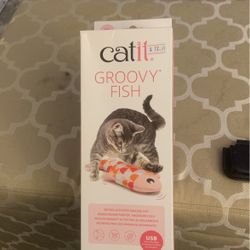 Rechargeable Groovy Fish Cat Toy