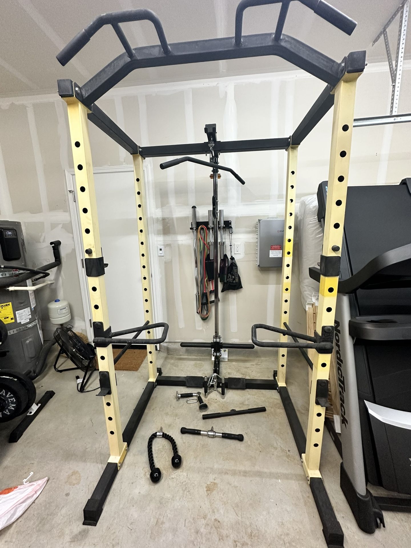 Squat Cage With Lat Pull Down