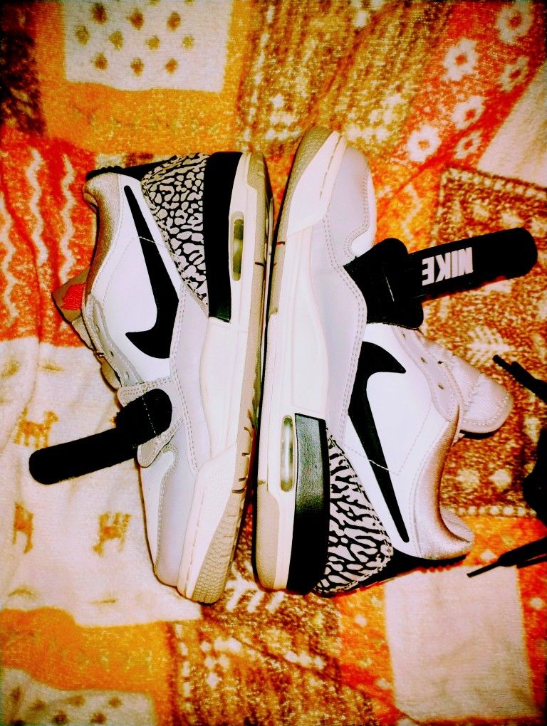 Size 5.5Y Nike Air Jordans Legacy 312 Low 