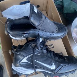 Nike Cleets Size 6 Yputh