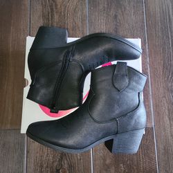 Woman's Booties-black- Size 9 