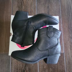 Woman's Boots black- Size 9 