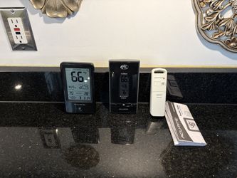 AcuRite Digital Weather Station with 2 Indoor Displays & Wireless Outdoor Sensor