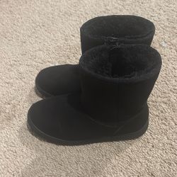 Gently used kids shoes size  13