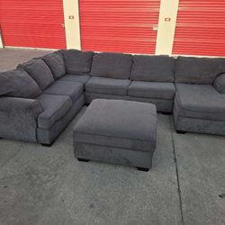 Sectional With Chaise And Storage Ottoman 