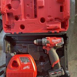 Drill Milwaukee M12 