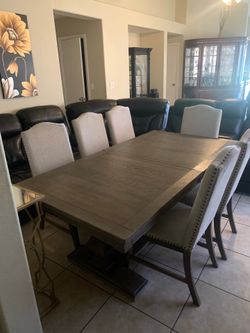 For sale dining table with 6 beautiful chairs