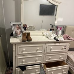 Dresser And Desk With Chair