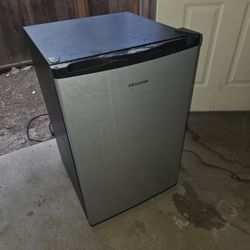 Hisense Mini Fridge
