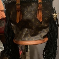 LOUIS VUITTON SMALL crossbody for Sale in Whittier, CA - OfferUp