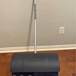 Milwaukee M18 FUEL QUIK-LOK Rubber Broom Attachment