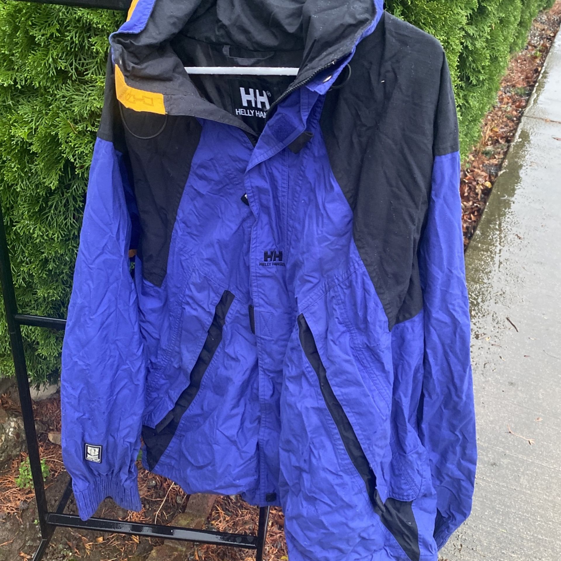 HH Hoodie Jacket For Men Size L Perfect For Winter ❄️