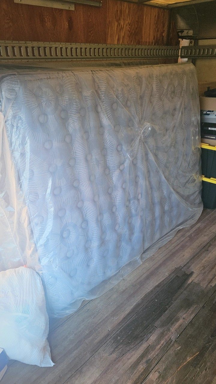 Serta Perfect Sleeper Queen Set