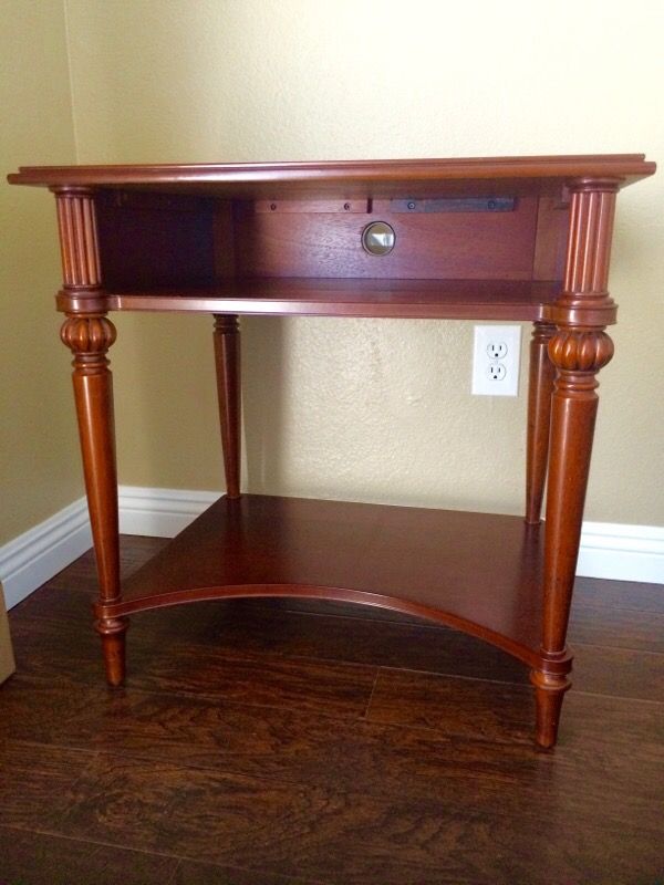 Bombay Company - TV STAND / Media Cabinet