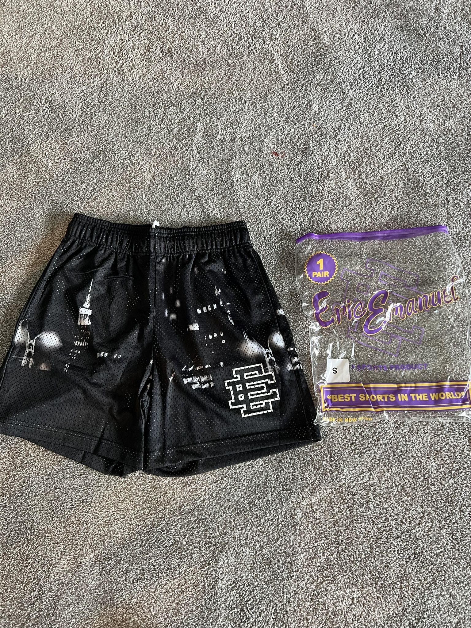 EE Black skyline shorts size S,M