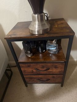 2 lamps and 2 night stands