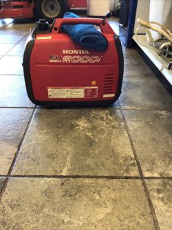 Selling Honda EU2000i Inverter Generator