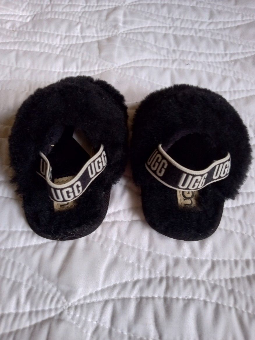 UGG  Fluff Yeah Slides Size 02/03