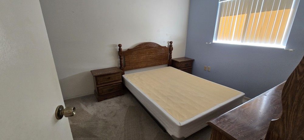 6-piece Queen-Size Bedroom Set