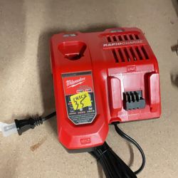 Milwaukee M12/m18 Rapid Charger