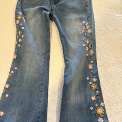 Jeans With Embroidered Flowers 